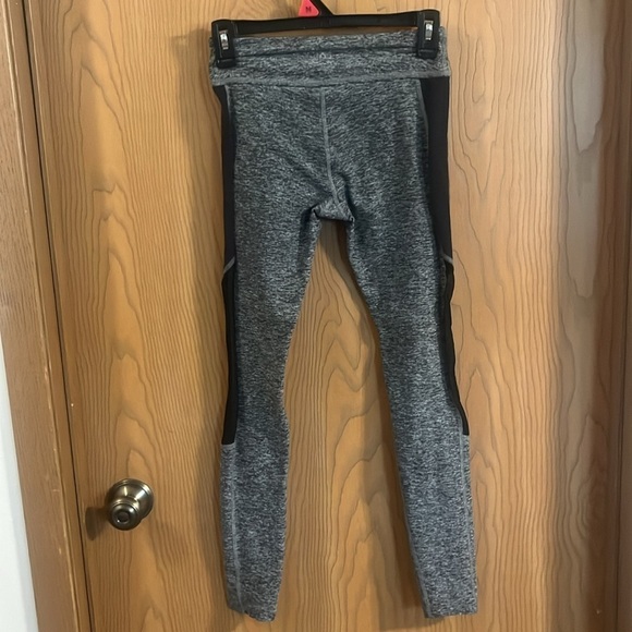 Beyond Yoga Black Charcoal Spacedye Mid Rise 7/8 Leggings with Mesh Cutouts XS - Picture 10 of 11
